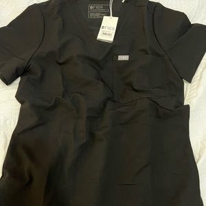 NWT Medium Black Catarina One Pocket Scrub Top